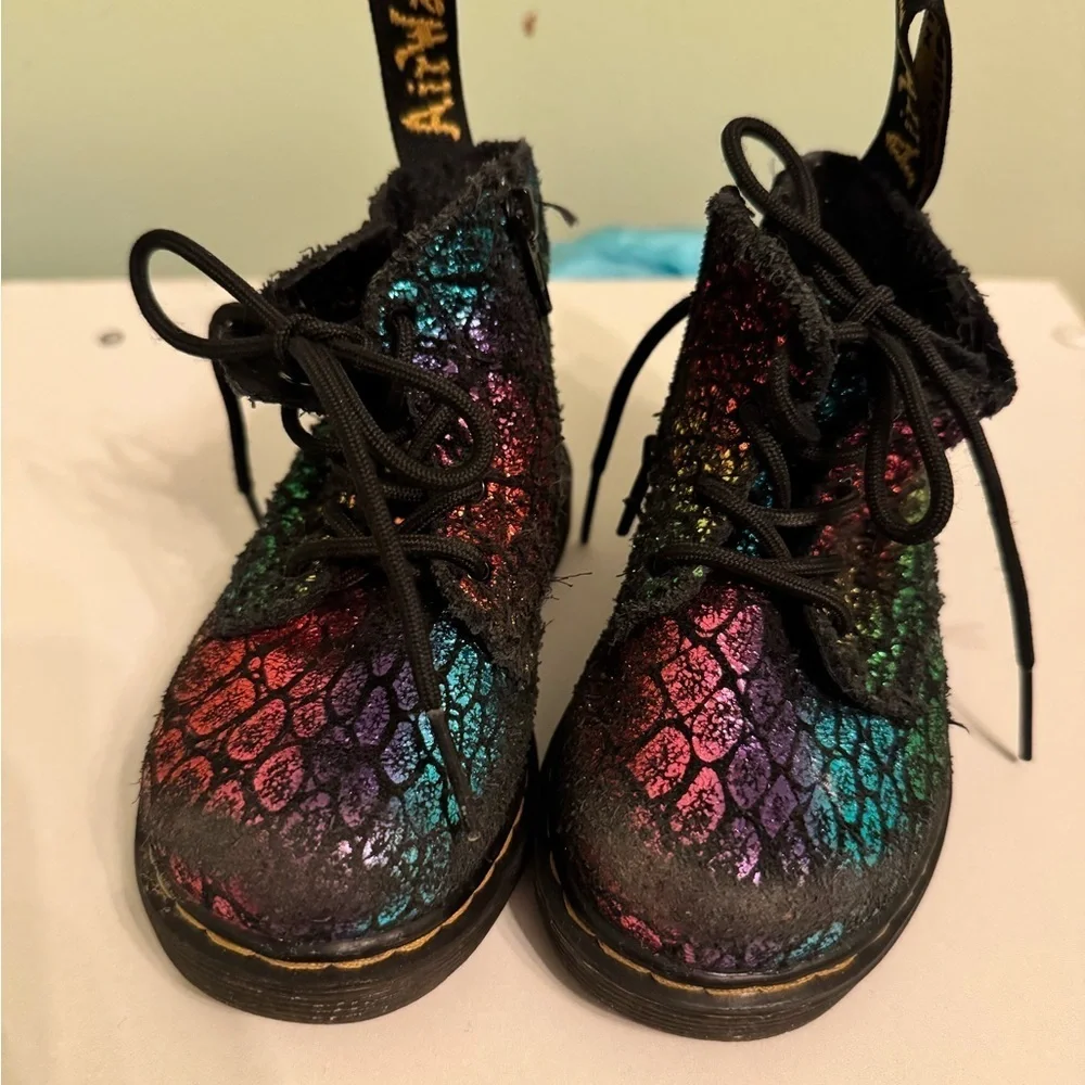 Dr. Martens 1460 Pascal Kids Boots in Metallic Rainbow Mermaid Dragon Print 6T